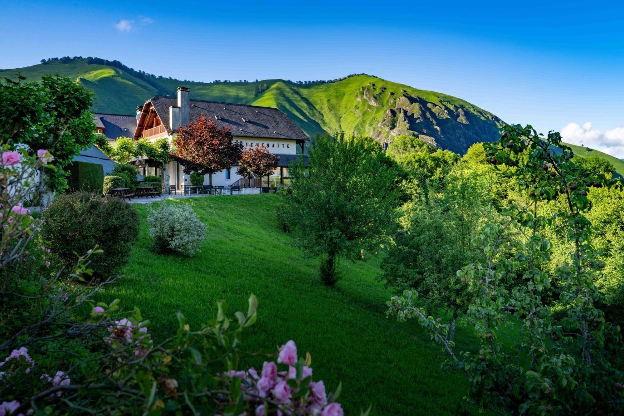 Logis Hôtel Etchemaïté Larrau Exterior foto